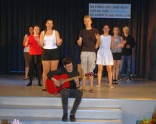 Die Projektgruppe der 9. Klasse bekam viel Applaus fr das Musical Rock it.