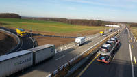 Blick von der neuen Brcke zwischen Brnsdorf und Marsdorf auf die Anschlussstelle Marsdorf. Noch sind in Richtung Berlin Restarbeiten zu erledigen.