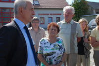 "Ein sch�nes Feuerwehrgeb�ude habt ihr hier," sagt Stanislaw Tillich.